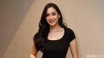 Malam Minggu Makin Manis Lihat Senyuman Elvira Devinamira