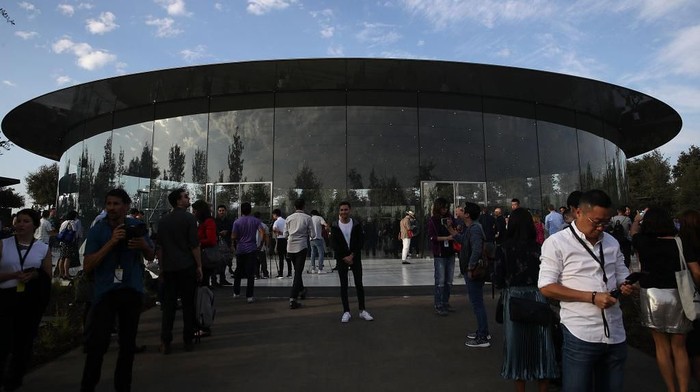 CUPERTINO, CA - SEPTEMBER 12:  A view of the Steve Jobs Theatre at Apple Park on September 12, 2017 in Cupertino, California. Apple is holding their first special event at the new Apple Park campus where they are expected to unveil a new iPhone.  (Photo by Justin Sullivan/Getty Images)