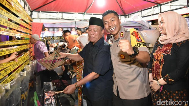 6.200 Porsi Makanan Diserbu Warga Lamongan di Puncak HUT Bhayangkara 6.200 Porsi Makanan Diserbu Warga Lamongan di Puncak HUT Bhayangkara