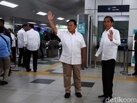 Diajak Jokowi, Prabowo Jajal MRT Pertama Kali