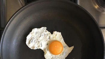 Instagramnya kini telah diikuti lebih dari 120 ribu followers. Foto: Instagram/the-eggshibit