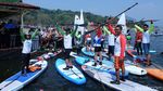 Aksi Ridwan Kamil Naik Kayak di Waduk Jatiluhur