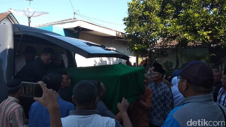 Jenazah Korban Mutilasi Tiba di Temanggung, Tangis Keluarga Pecah Jenazah Korban Mutilasi Tiba di Temanggung, Tangis Keluarga Pecah