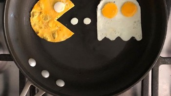 Karyanya tersebut ia bagikan lewat akun Instagra. Yang diberi nama @the_eggshibit. Foto: Instagram/the-eggshibit