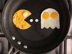 Seniman Kreatif Ciptakan Gambar dari Sebuah Telur