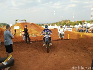 Tercepat di Kualifikasi, Romain Febvre Malah Gagal Finis Race 1 MXGP Semarang