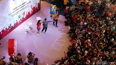 Anthony Ginting Sapa Fans Jelang Indonesia Open 2019