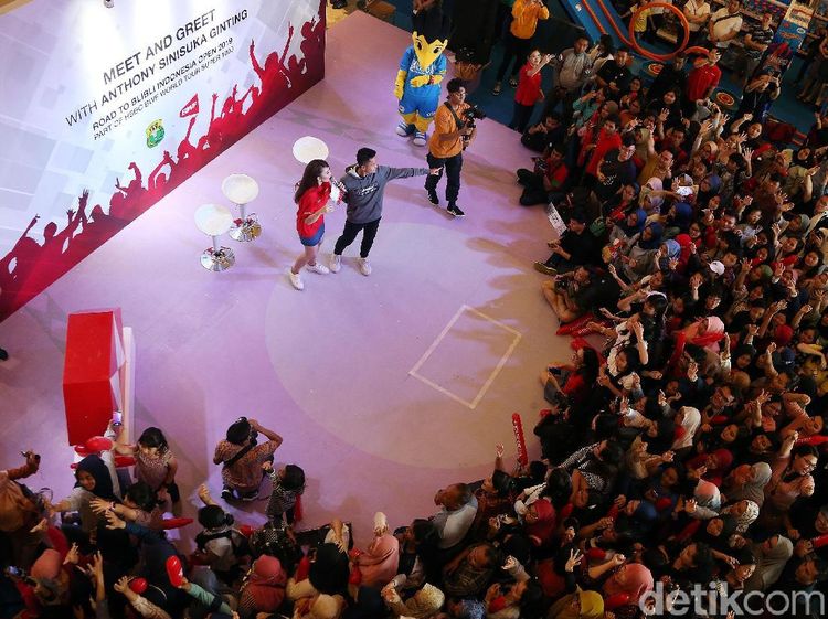 Anthony Ginting Sapa Fans Jelang Indonesia Open 2019