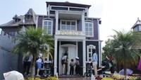 Di Kota Mini, anak-anak bisa menjadi apapun yang mereka cita-citakan kelak. Ada yang jadi polisi, bartender, penyiar radio, arkeolog, dan berbagai profesi lainnya.  (Yudha Maulana/detikcom)