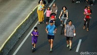 Sebagian warga mengajak anaknya untuk berolahraga di kawasan car free day.