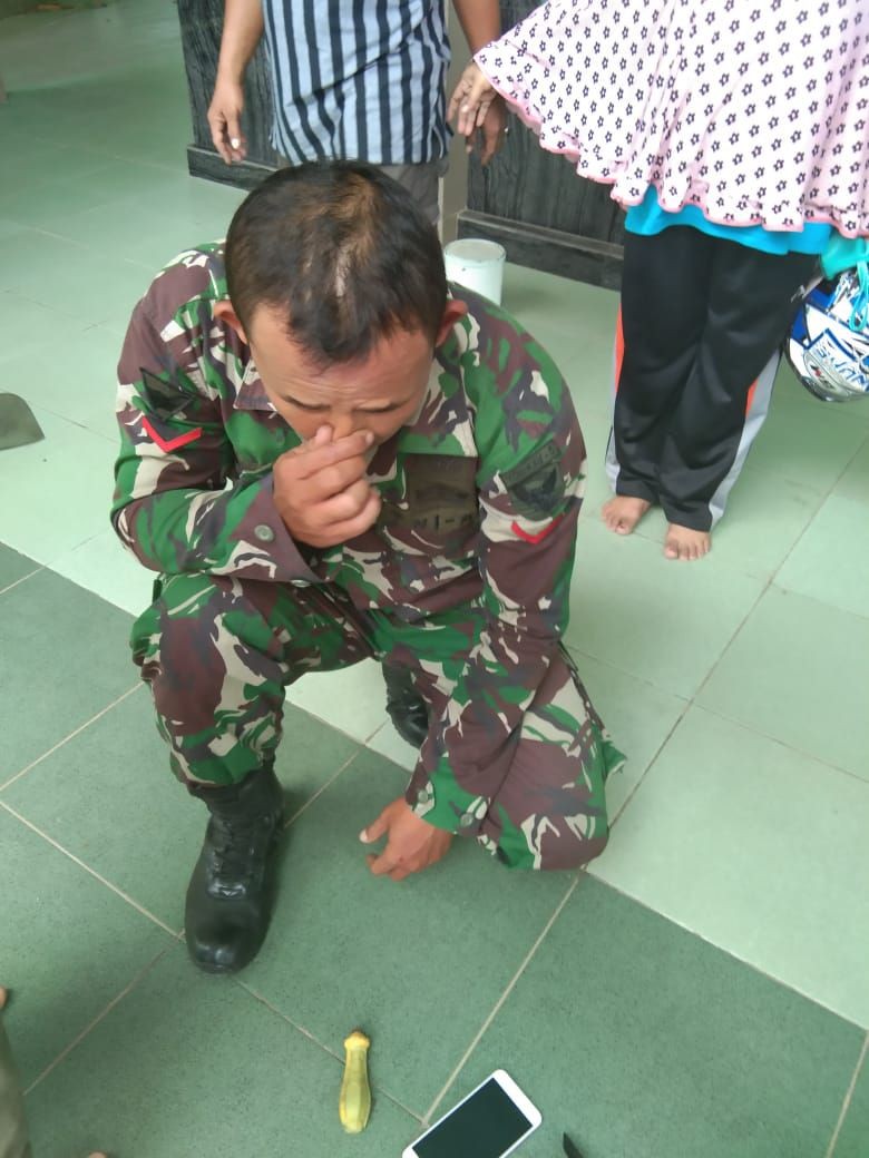 Oknum TNI Ditangkap Warga Curi Kotak Amal Masjid di Palembang Oknum TNI Ditangkap Warga Curi Kotak Amal Masjid di Palembang