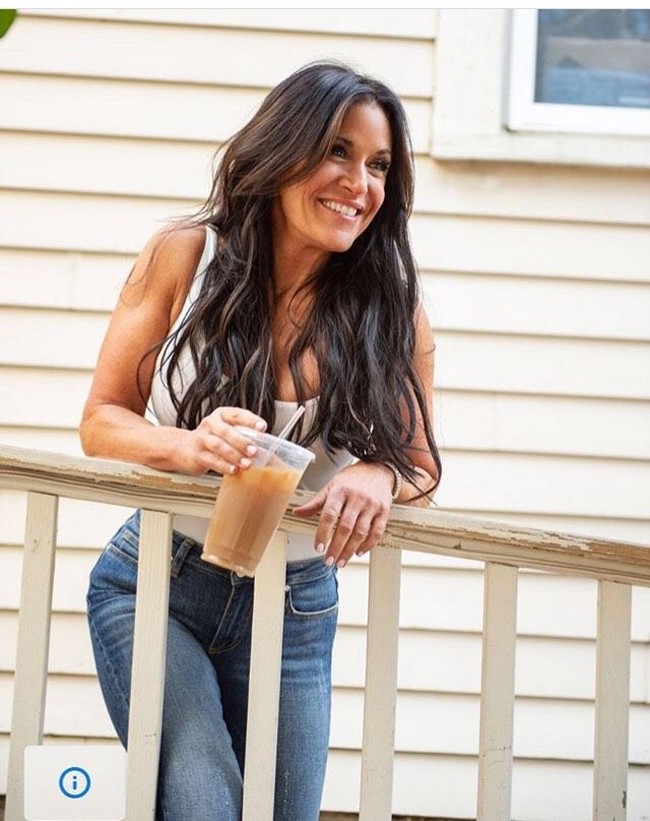 Juara Dunia Fitness Amerika dan World Fitness Universe dua kali, yang memiliki lebih dari 3.000 pengikut di Instagram ini menghabiskan pelatihan 10 jam seminggu. Foto: Instagram