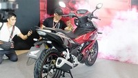 Kemudian di bagian belakang motor terlihat lebih lebar dan sekilas seperti motor Honda berukuran besar. Hal itu terlihat dari knalpot yang lebih pendek. Foto: Bongdaplus