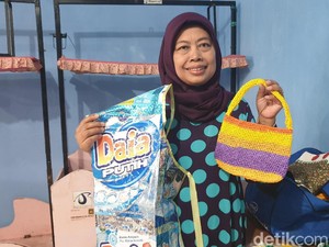 Warga Cihaurgeulis Bandung Ubah Sampah Jadi Pupuk hingga Tas