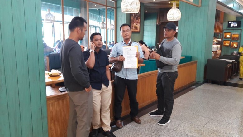 Polisi Tangkap Anggota DPRD Kampar Riau Terkait Kasus Korupsi Polisi Tangkap Anggota DPRD Kampar Riau Terkait Kasus Korupsi