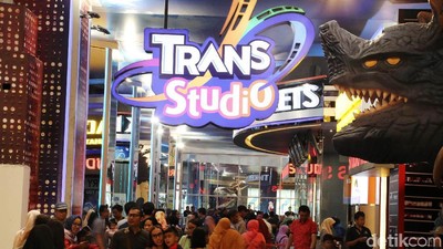 Potret Ramainya Trans Studio Cibubur