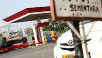 Plang bertuliskan Penutupan Sementara terpampang di depan SPBG.
