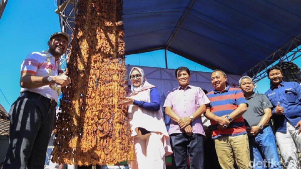 Wow, Ada Sate Raksasa di Ponorogo