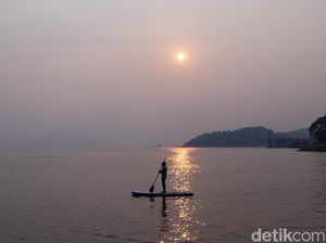 Foto: Bu Susi, Ada Tempat Main Paddle Board Nih di Purwakarta