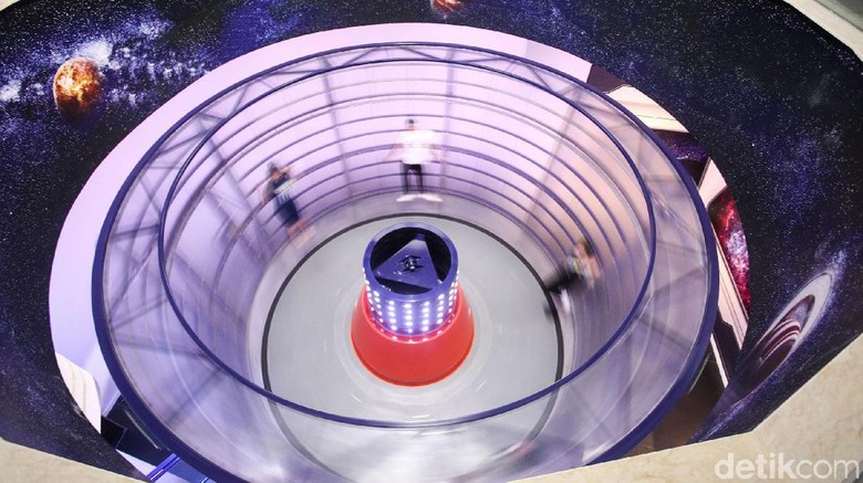 Wahana Gravitron di Trans Studio Cibubur (RIfkianto Nugroho/detikcom) Wahana Gravitron di Trans Studio Cibubur (RIfkianto Nugroho/detikcom)