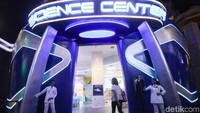 Sejumlah pengunjung menikmati wahana Science Center di Trans Studio, Cibubur, Jakartai (Rifkianto Nugroho/detikcom)