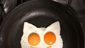 Meski kuliah di jurusan pelajaran yang serius, namun ternyata jiwanya memiliki bakat seni yang luar biasa. Foto: Instagram/the-eggshibit