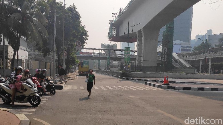 Lomba Maraton Usai, Lalin Jalan HR Rasuna Said Kembali Dibuka Lomba Maraton Usai, Lalin Jalan HR Rasuna Said Kembali Dibuka