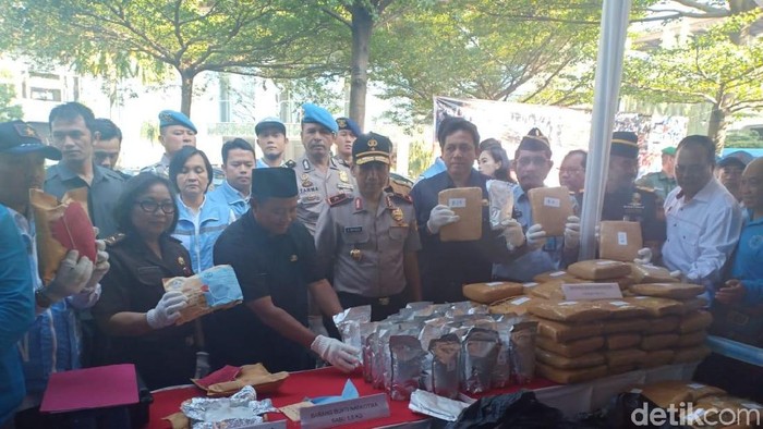 Peringati HANI, BNN Jabar Musnahkan 3,5 Kg Sabu dan Ratusan Kg Ganja
