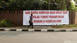 Warga Pasang Spanduk Tolak Penampungan Pencari Suaka di Jakbar
