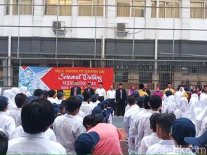 Khawatir Anak Dipelonco di Hari Pertama Sekolah? Ini Saran Psikolog