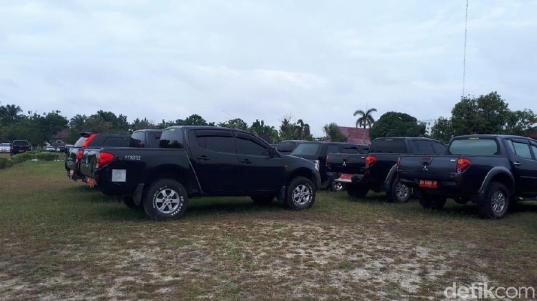 Sebagian Mobil Dinas Pemprov Riau yang Dikandangkan Belum Bayar Pajak Sebagian Mobil Dinas Pemprov Riau yang Dikandangkan Belum Bayar Pajak
