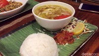 Ada pula restoran Indonesia di sini.