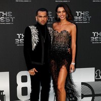 Perkenalan Joana Sanz dengan pesepakbola Brasil Dani Alves bermula dari teman-teman mereka. Keduanya saling dikenalkan saat Dani masih bermain untuk tim Barcelona. Foto: Dok. Getty Images