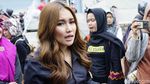 Dikomen Negatif Karena Berbikini saat Renang, Ini Jawaban Ayu Ting Ting