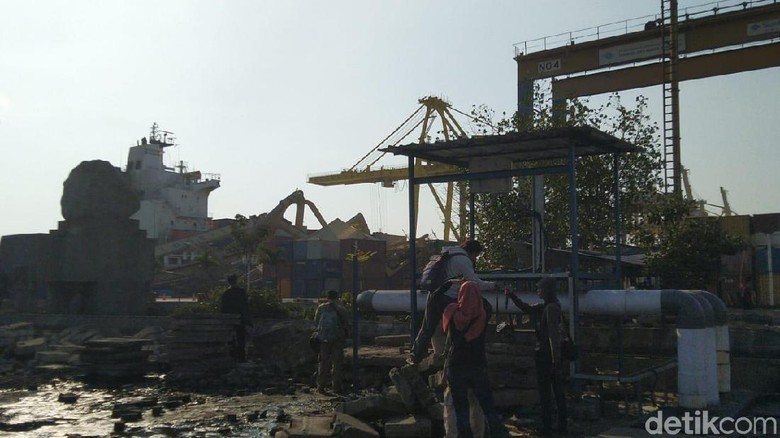 Kapal Tabrak Crane di Pelabuhan Semarang Timbulkan Kerugian Rp 60 M Kapal Tabrak Crane di Pelabuhan Semarang Timbulkan Kerugian Rp 60 M