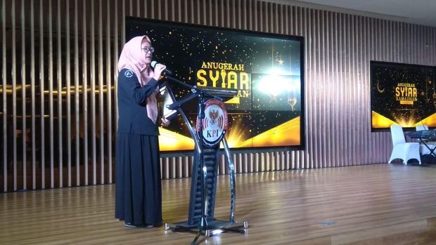 Eksekutif Produser Menjemput Berkah, Esty Nuryaningsih memberikan sambutan.