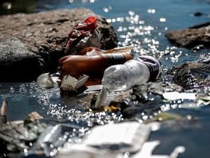 Planet Bumi Tenggelam dalam Lautan Sampah Plastik