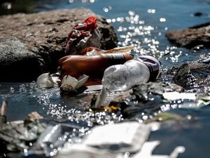 Planet Bumi Tenggelam dalam Lautan Sampah Plastik