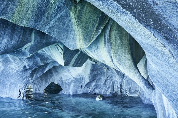 Hasilnya? Tembok semenanjung mulai berbentuk gua. pasang-surut lautan membuat jejak di dinding gua. (iStock) Hasilnya? Tembok semenanjung mulai berbentuk gua. pasang-surut lautan membuat jejak di dinding gua. (iStock)