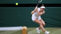 Pada laga final yang dihelat di All England Lawn Tennis and Croquet Club, Sabtu (13/7/2019) malam WIB, Halep yang jadi unggulan ketujuh dengan mudah menaklukkan petenis Amerika Serikat Serena Williams dua set langsung, 6-2 dan 6-2. Carl Recine/Reuters.