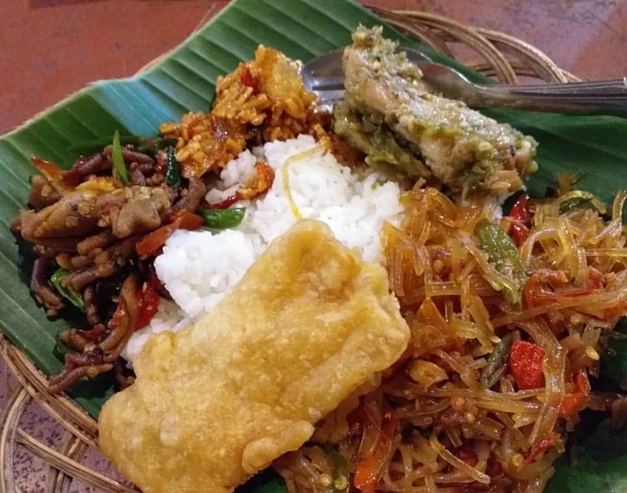 Pagi Ini Tambah Energi Dengan Sarapan Nasi Langgi Berlauk Komplet