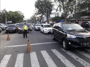 Hari Pertama Sekolah, Sejumlah Titik Lalu Lintas Jakarta Tersendat