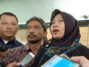 Baiq Nuril Terisak Baca Surat Permohonan Amnesti untuk Jokowi