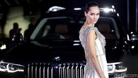Pose-pose yang dipamerkan sanggup membuat para kaum lelaki menelan ludah.