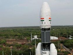 Melihat India Lesatkan Roket Menuju Bulan, Rakyat Merayakan