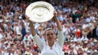 Petenis Rumania, Simona Halep, berhasil meraih trofi Wimbledon 2019. Hannah Mckay/Reuters.