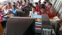 Begini kondisi di dalam kapal saat anak-anak bersekolah. Proyek ini dimulai pada 2002 lalu, beberapa anak telah merasakan manfaatnya. Istimewa/pulitzercenter.org.