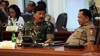 Sementara terkait belanja pegawai, Presiden Jokowi meminta semua harus dikaitkan dengan reformasi birokrasi baik di pusat maupun di daerah.