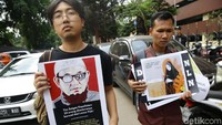 Hal ini dilakukan sebagai bentuk protes karena tidak adanya kejelasan kasus Novel Baswedan yang ditangani oleh tim Satgas bentukan Polri.
