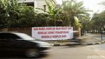 Warga Pasang Spanduk Tolak Penampungan Pencari Suaka di Jakbar